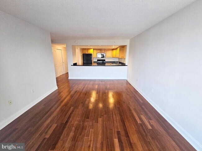 Building Photo - 2001 Hamilton St