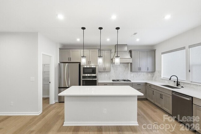 Building Photo - 615 Myrick Aly