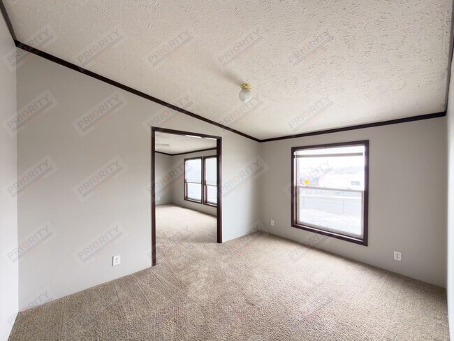 Building Photo - Spacious 4 bedroom single family home