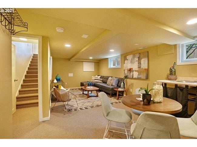 Building Photo - 3298 NE Alameda St