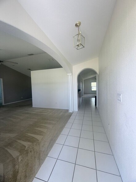 Building Photo - SW Area - Move in Ready, off Chiquita Blvd