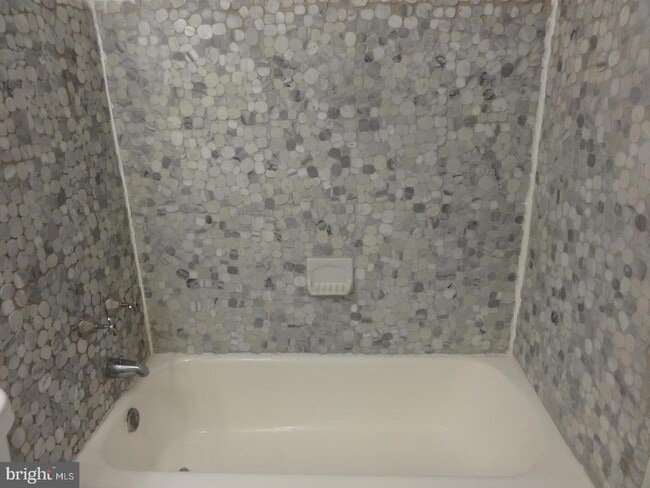 Building Photo - 2101 Chestnut St