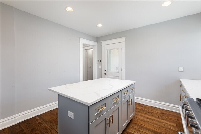 Building Photo - 18 N Main St