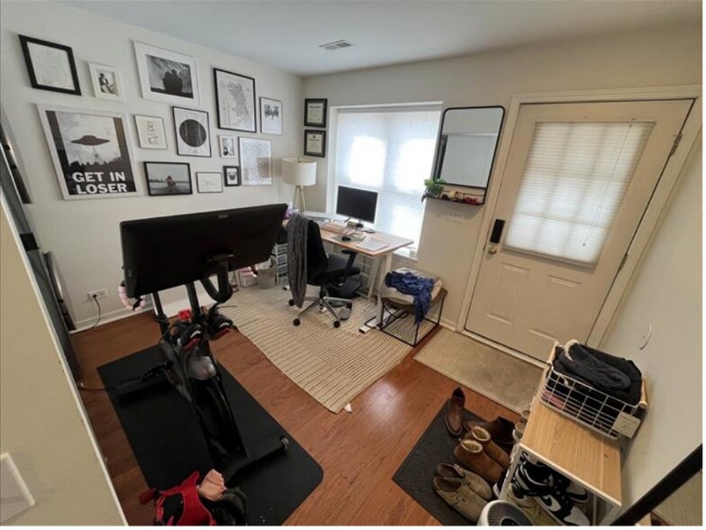 Building Photo - 3255 N Bay Ct