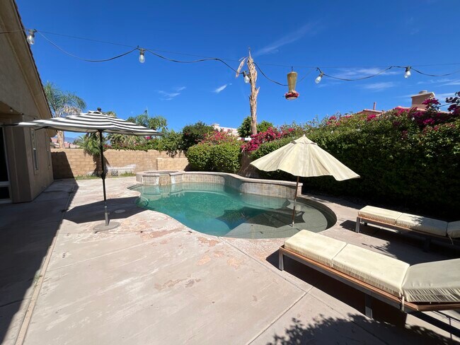 Building Photo - 78270 Calico Glen Dr