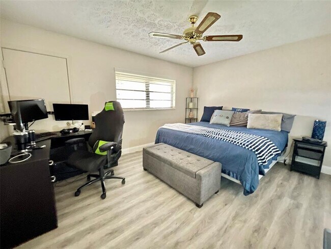 Building Photo - 3016 Oak Cove Dr