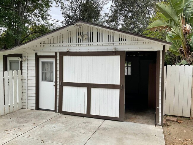 Building Photo - 154 N Shaffer St
