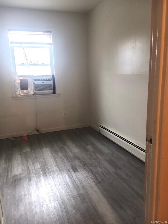 Building Photo - 84-03 Chapin Pkwy