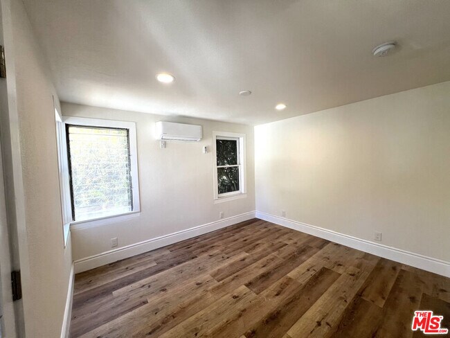 Building Photo - 1828 S Gramercy Pl
