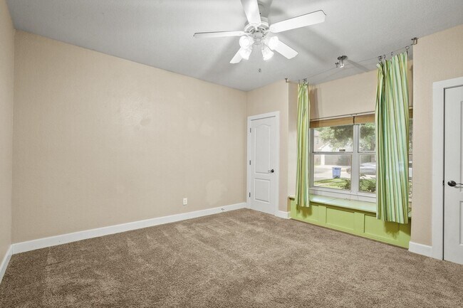 Building Photo - 7114 Bethencourt