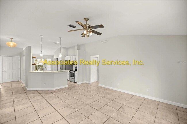 Building Photo - Charming, spacious 3bed/2bath home w/ office, screened patio & double car garage in Northridge su...