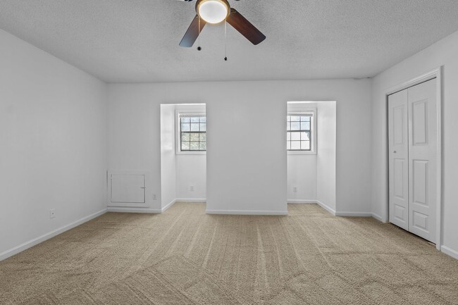 Building Photo - 1026 Fir Pl