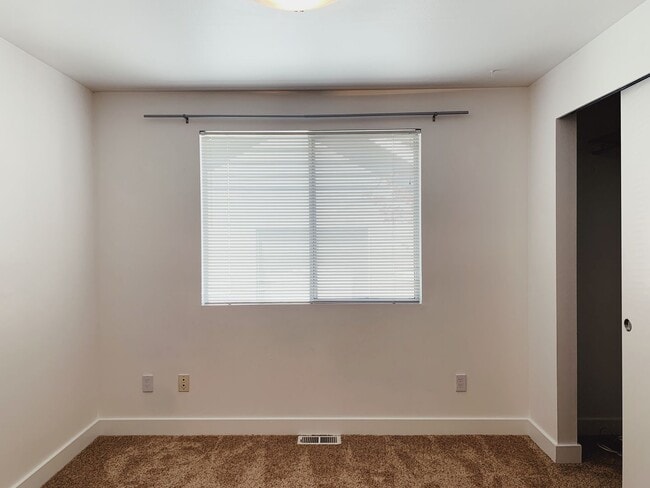 Building Photo - 3Bd/2.5Ba Kirkland Townhome