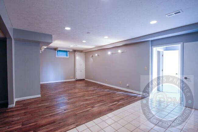 Building Photo - Beautiful and Spacious 3 Bd/3Ba with finished basement