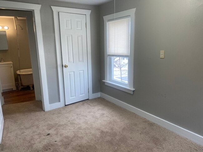 Building Photo - Move In Ready 3 Bedroom Home in a Central Location