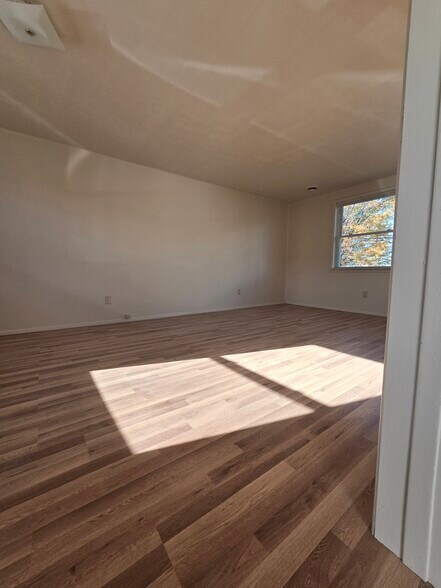 Building Photo - 168 Sackett Rd