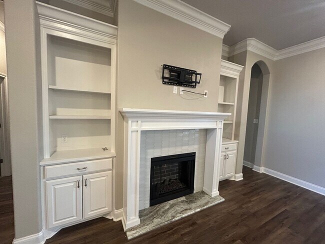 Building Photo - Beautiful Midway ISD Home