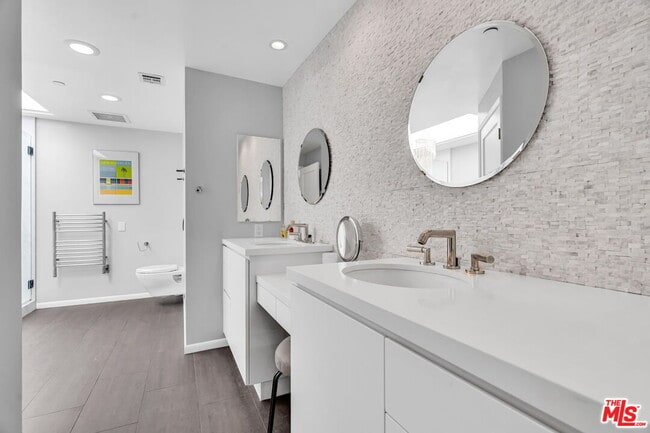 Building Photo - 140 Ocean Park Blvd