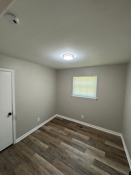 Building Photo - 7711 Woodhaven Dr