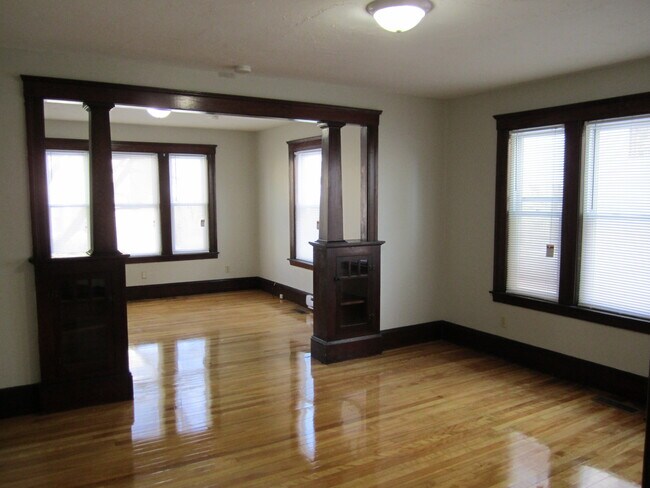 Building Photo - 216 Ingleside Ave