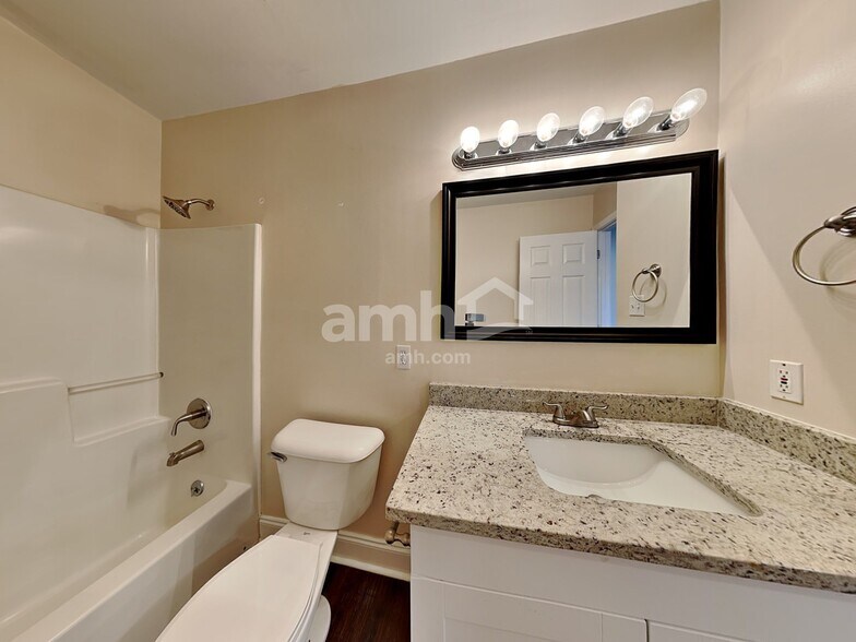 Building Photo - 216 Orleans Dr