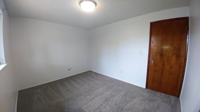 Building Photo - Newly Renovated 3 Bedroom Rambler w/ bonus room!!