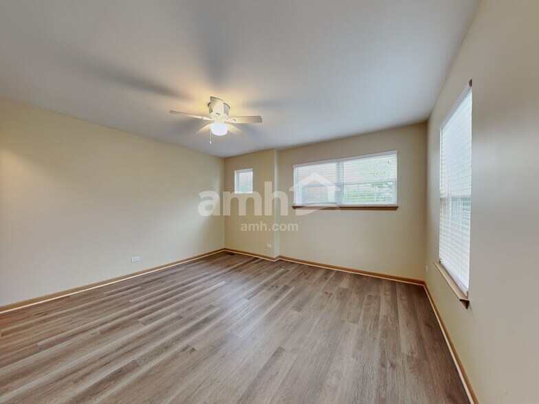 Building Photo - 560 S Annandale Dr