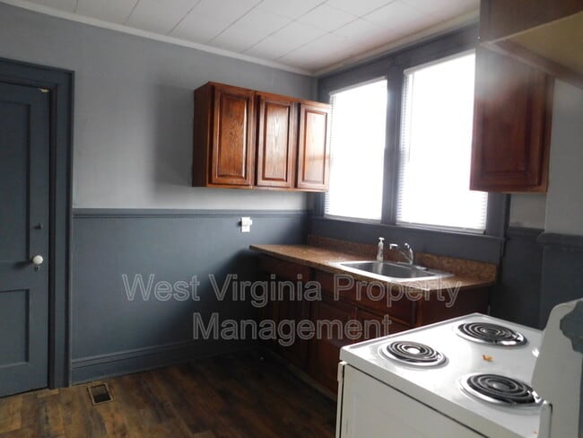 Building Photo - 54 Hunt Ave