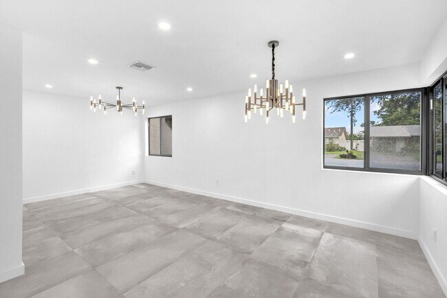 Building Photo - 2460 SW 58th Manor