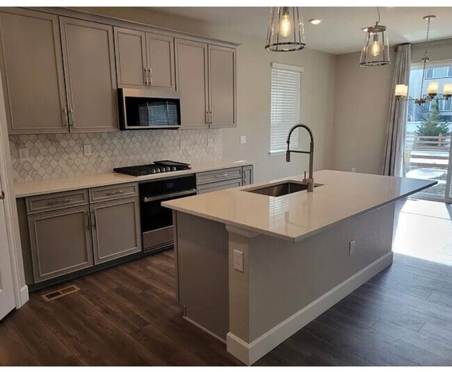 Building Photo - 357 Silver Rock Trl