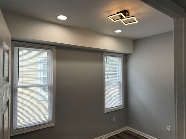 Building Photo - 4 BED, 3 BATH, Fully renovated Single Fami...