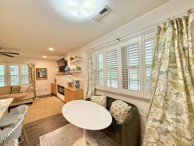 Building Photo - Stunning 3BD, 2BA Raleigh Home with a Fenc...