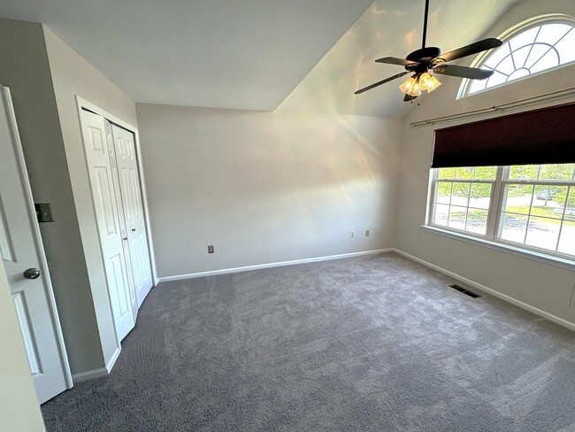 Building Photo - 180 Deer Run Ct