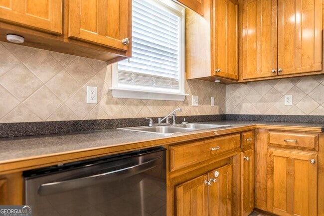 Building Photo - 215 Wingfield Way