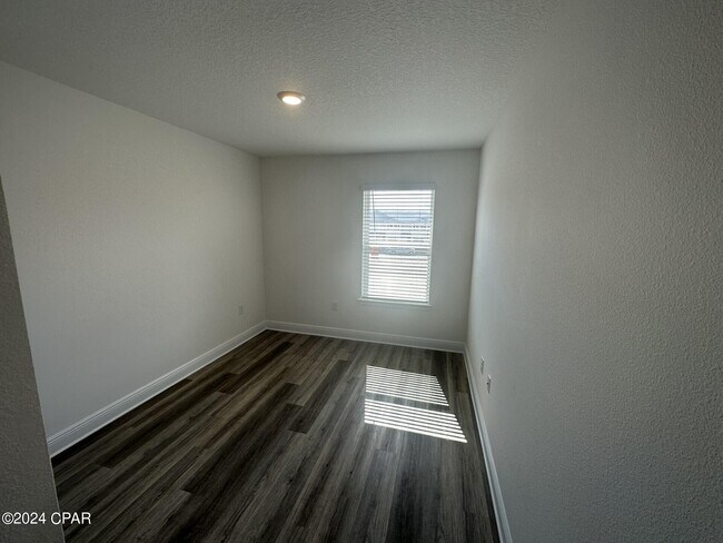 Building Photo - 488 Melrose Wy