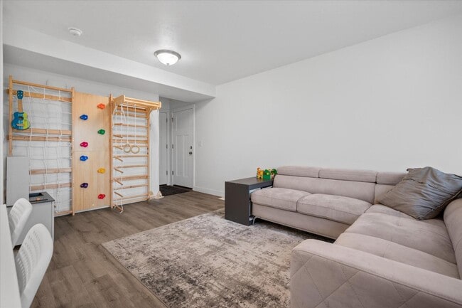 Building Photo - 645 S Plum Creek Ln E