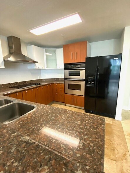 Building Photo - 170 SE 14th St