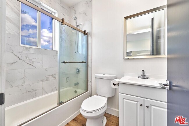 Building Photo - 14550 Burbank Blvd