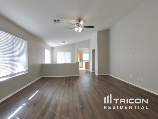 Building Photo - 46023 W Starlight Dr