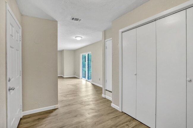 Building Photo - $1,000 OFF first month rent.
