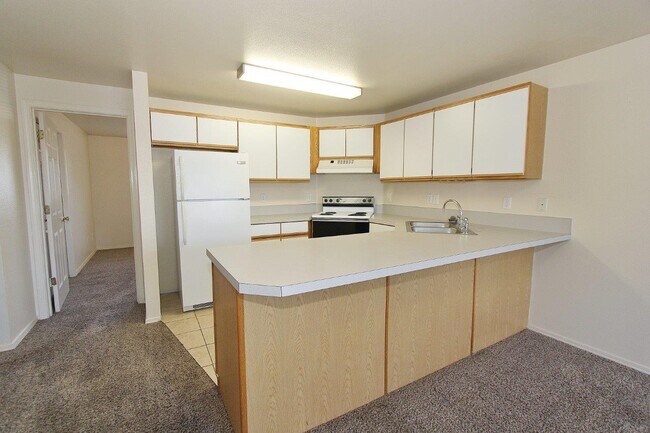 Building Photo - 6734 W Clinton Ln