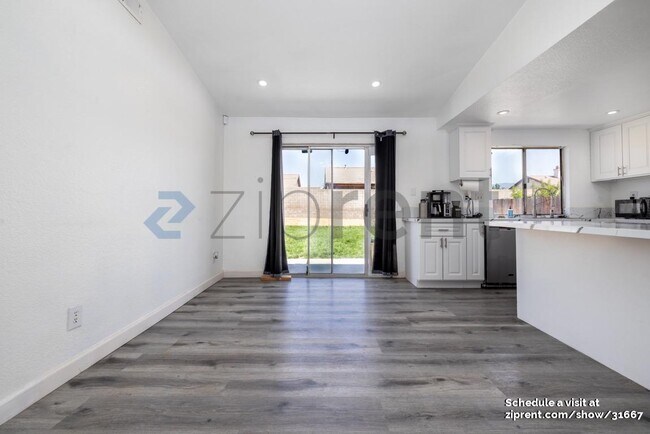 Building Photo - 1398 W Norwood St
