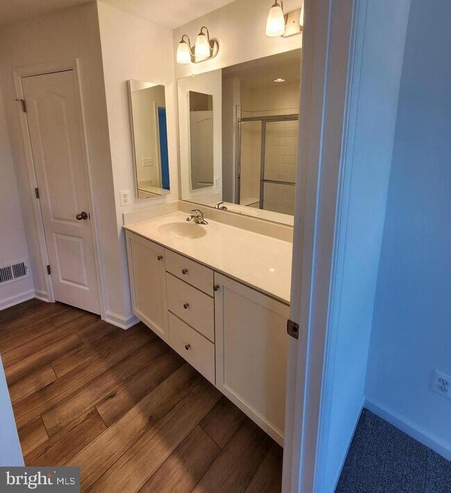 Building Photo - 437 Hillsdale Pl