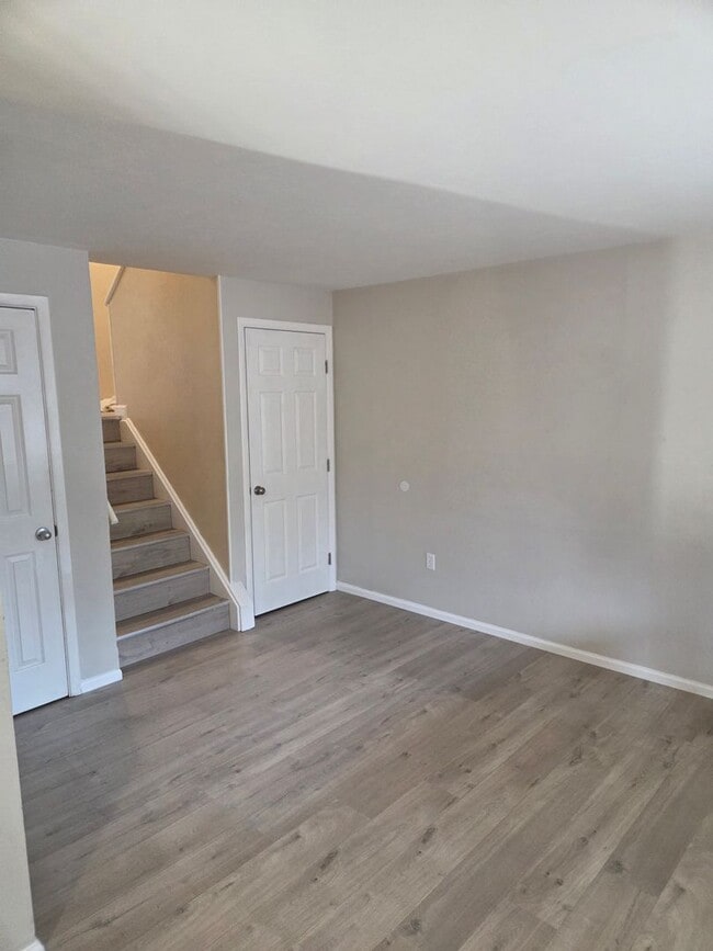 Building Photo - 710 W Cleveland Cir