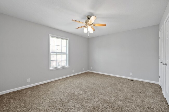 Building Photo - 2 Bedroom Pet Friendly Condo For Rent Near...