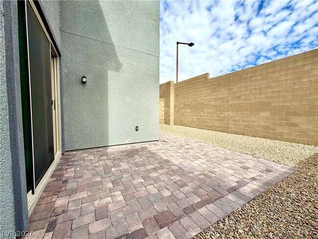 Building Photo - 11852 Black Canary Ave