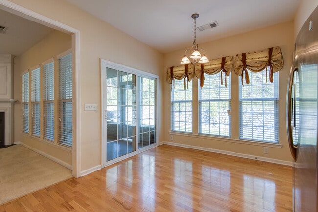 Building Photo - 3-Bed/3-Bath w/ Bonus Rm. in Brentwood!