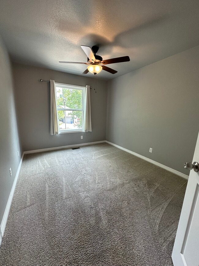 Building Photo - 305 E 41st Ct