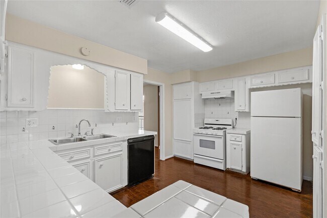 Building Photo - 11007 Gatlinburg Dr