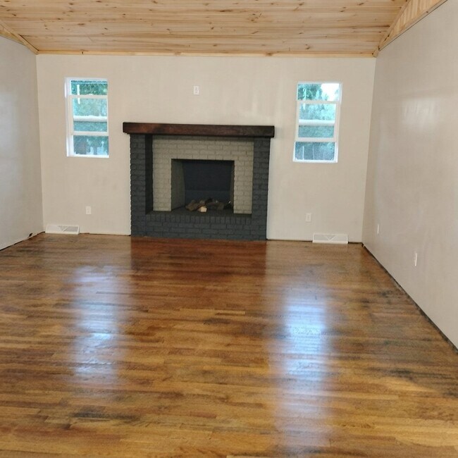 Building Photo - 3006 E Gasconade St